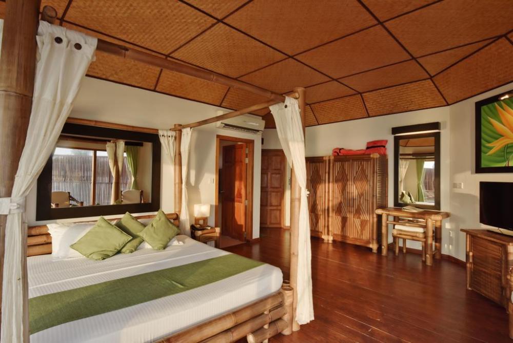 content/hotel/Safari Island/Accommodation/Semi Water Bungalow/SafariIsland-Acc-SemiWaterBungalow-01.jpg